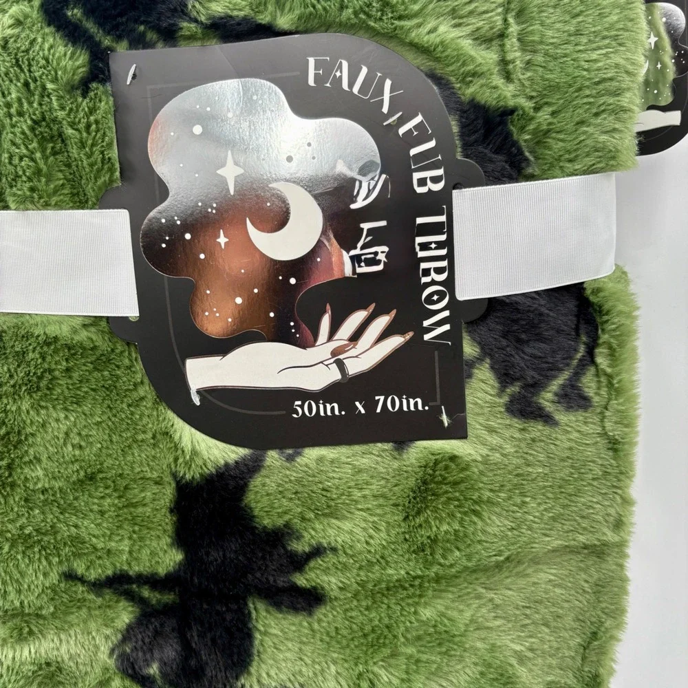 Faux‎ Fur Throw Blanket Green Black Wicked Witch Halloween 50 x 70 in